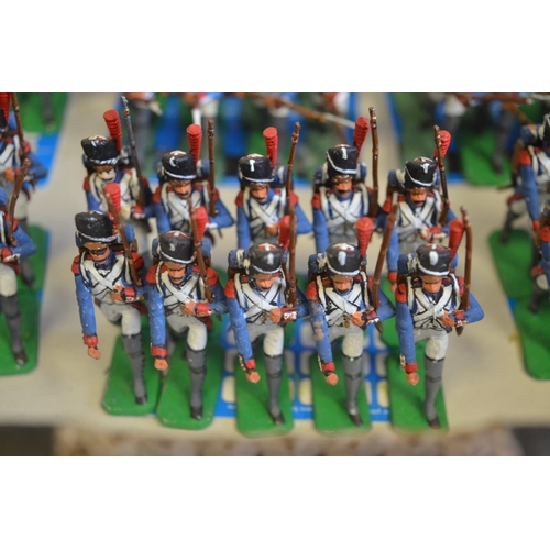 695 - Collection of metal and plastic kit painted Napoleonic War era French infantry figures (scale approx... 