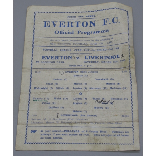 934 - Everton F.C. - Large collection of Everton F.C. Match Day Programmes and magazines from the 1950s to... 