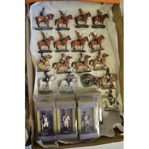 698 - Collection of metal Napoleonic/Crimean War era soldier figures, mostly 1/32 scale including painted ... 