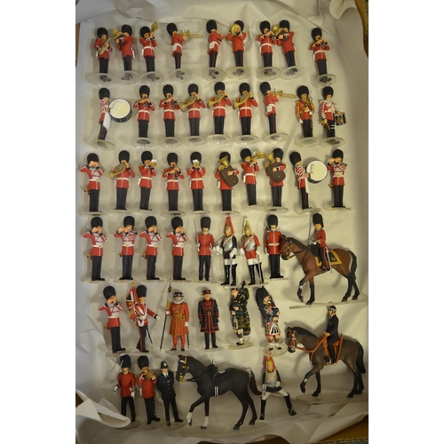 702 - Collection of metal bandsmen and other soldier figures to include Corgi Icons (generally good condit... 