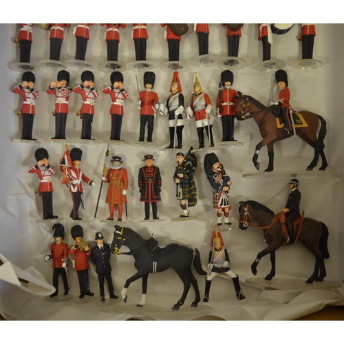 702 - Collection of metal bandsmen and other soldier figures to include Corgi Icons (generally good condit... 