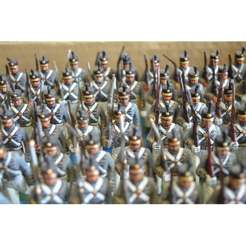 707 - Extensive collection of American Civil War soldier figures, generally 1/32 scale including home pain... 