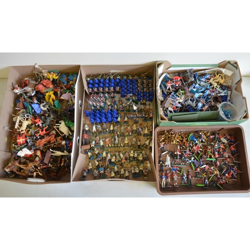 708 - Extensive mixed collection of model soldiers, generally 1/32 scale to include home painted white met... 