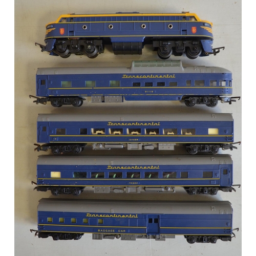 722 - Triang OO gauge RS34 Transcontinental diesel passenger train set with Loco, 4 passenger coaches and ... 