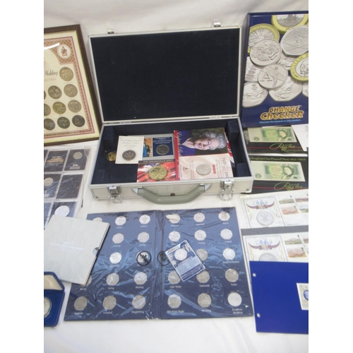 282 - Large collection of assorted coins to incl. British, International, Cupro-Nickle commemoratives, Bri... 