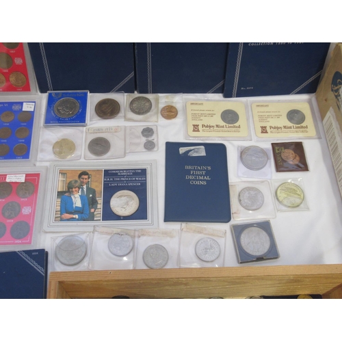 282 - Large collection of assorted coins to incl. British, International, Cupro-Nickle commemoratives, Bri... 