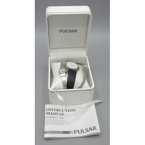 1201 - Pulsar stainless steel quartz wristwatch with day date, signed white Arabic dial, signed case back n... 