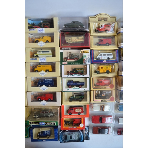 567 - Collection of diecast model vehicles from Corgi, Dinky, Matchbox etc including 8 small scale blister... 