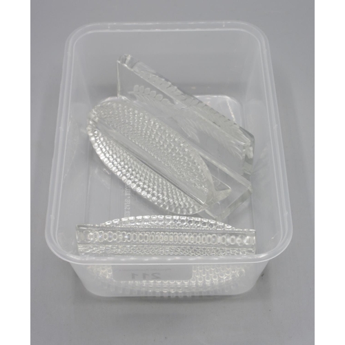 211 - Two pairs of late 20th century Lalique clear glass knife rests, max. L10cm (4)