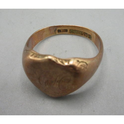 55 - 9ct rose gold signet ring with shield shaped face engraved with initials CH, stamped 375, size S, 8.... 