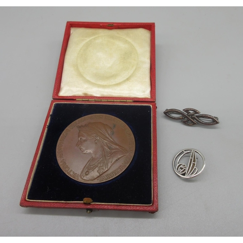 642 - Queen Victoria 1897 Jubilee medallion in fitted case, Rennie Mackintosh design hallmarked silver bro... 