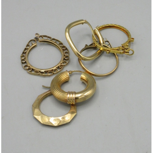 61 - 9ct yellow gold scrap including unmatched earrings and sovereign mounts, stamped 375 or 9ct, 8.25g