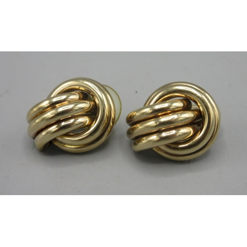 7 - 9ct yellow gold interlink stud earrings, stamped 375 (metal backs), 4.70g