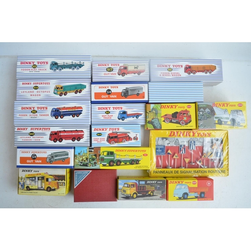 571 - Collection of modern reproduction Dinky Toys diecast model trucks and a road sign set from Atlas Edi... 