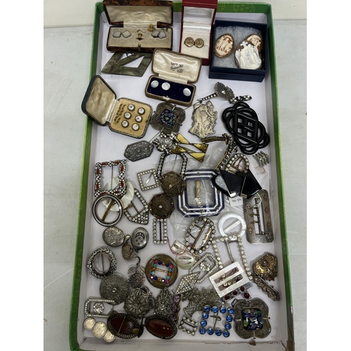 263 - Collection of early 20th century and later buckles and brooches, incl. Czech, art nouveau style, sil... 