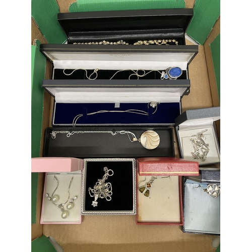 267 - Large collection of silver jewellery incl. pendants, brooches, etc. all stamped 925 or sterling (2 b... 