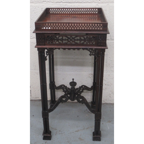 725 - Chippendale style mahogany urn stand, galleried top and frieze on cluster column supports joined by ... 