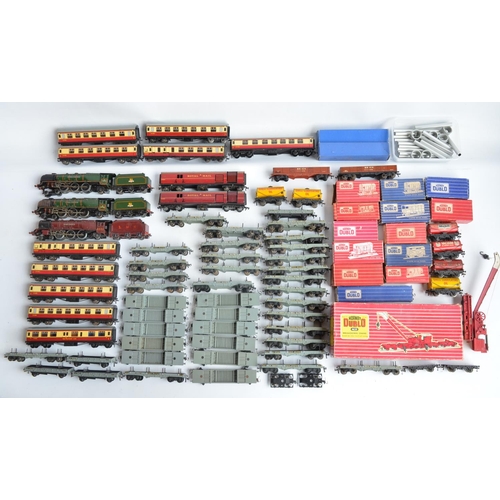 588 - Collection of previously run OO gauge metal bodied railway models from Hornby Dublo to include 2x Du... 