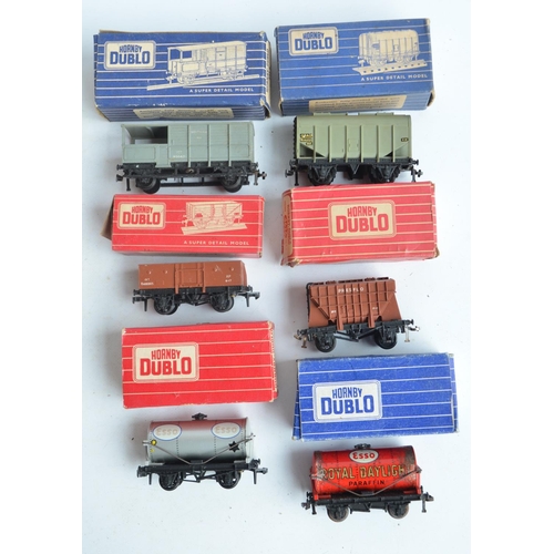 588 - Collection of previously run OO gauge metal bodied railway models from Hornby Dublo to include 2x Du... 