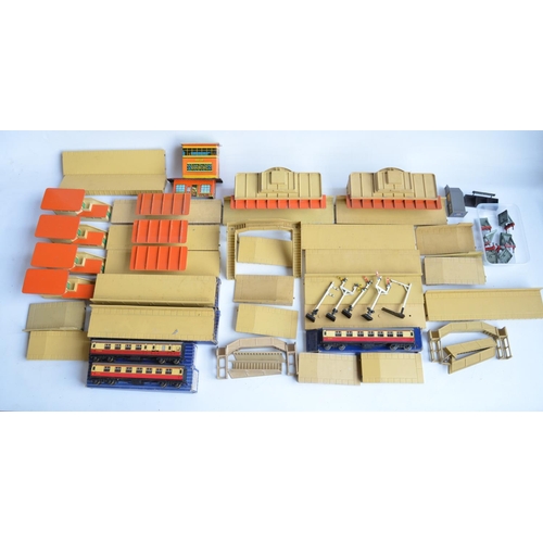 588 - Collection of previously run OO gauge metal bodied railway models from Hornby Dublo to include 2x Du... 