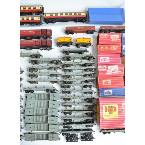 588 - Collection of previously run OO gauge metal bodied railway models from Hornby Dublo to include 2x Du... 