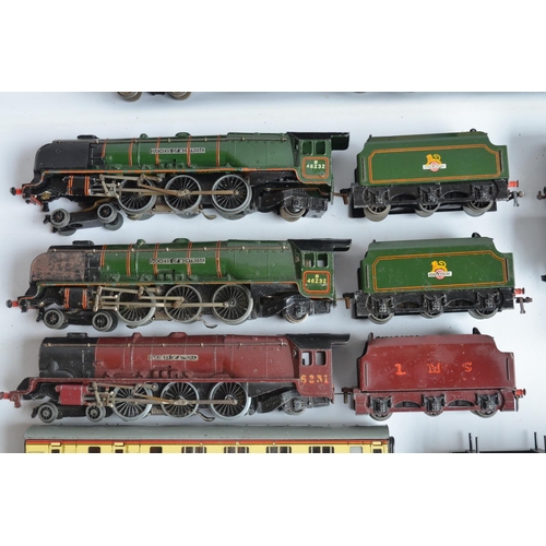 588 - Collection of previously run OO gauge metal bodied railway models from Hornby Dublo to include 2x Du... 