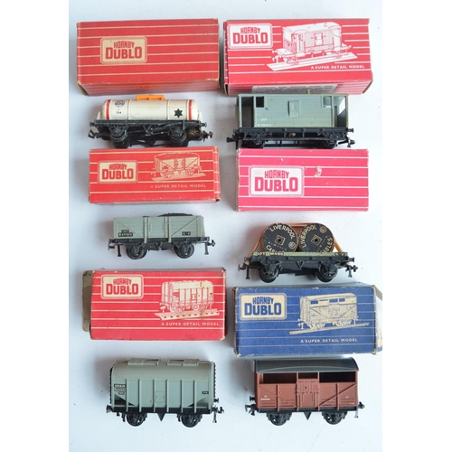 588 - Collection of previously run OO gauge metal bodied railway models from Hornby Dublo to include 2x Du... 