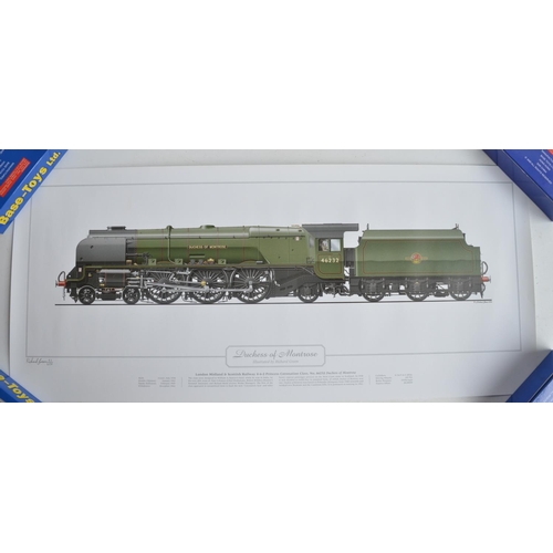 589 - Collection of OO/HO gauge railway models to include 3 electric locos (Hornby R066 LMS 4-6-2 Duchess ... 