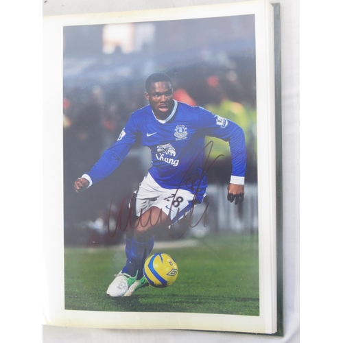 340 - Everton F.C. - Folder cont. various photos of Everton F.C. Teams and players majority signed, with 3... 