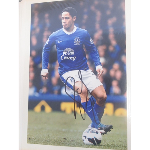 340 - Everton F.C. - Folder cont. various photos of Everton F.C. Teams and players majority signed, with 3... 