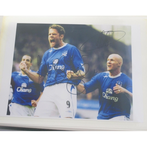 340 - Everton F.C. - Folder cont. various photos of Everton F.C. Teams and players majority signed, with 3... 