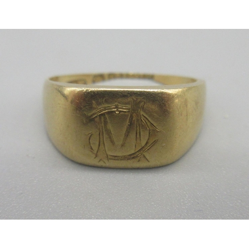 143 - 18ct yellow gold monogrammed signet ring engraved inner band 'Domine dirige nos Aug 26 1906', stampe... 