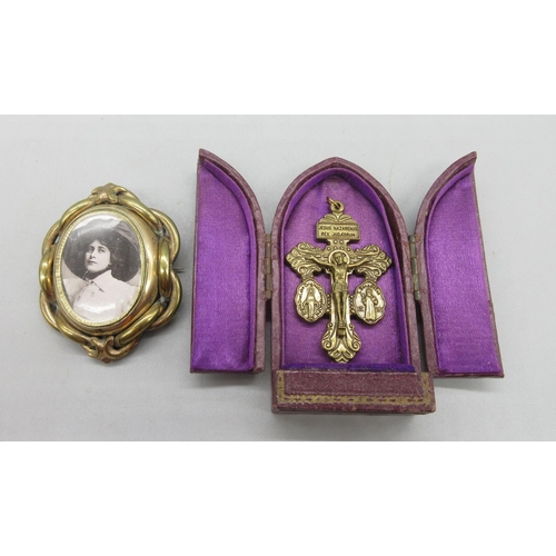 19 - Victorian pinchbeck mourning brooch set with hair to reverse, and a pardon crucifix in Victorian tra... 