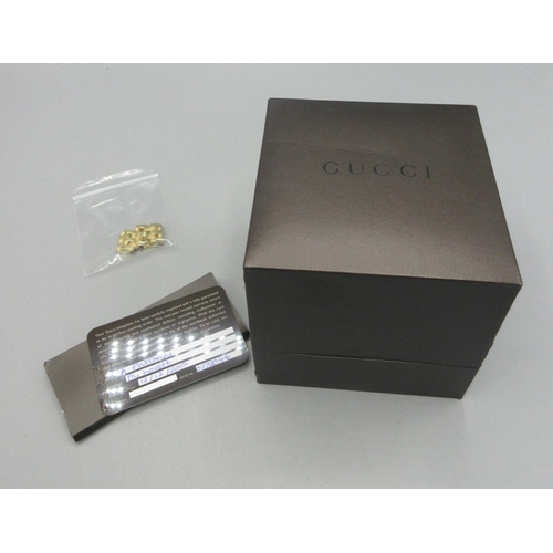 522 - Gucci 2001 lady's gold plated quartz wristwatch with date on integrated bracelet with signed deploym... 