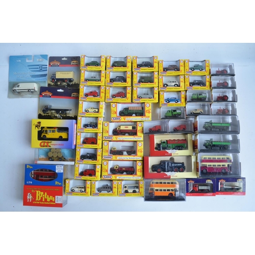 599 - Collection of boxed 1/76 scale (OO gauge) diecast vehicle models from Bachmann Scenecraft, Hornby Sk... 