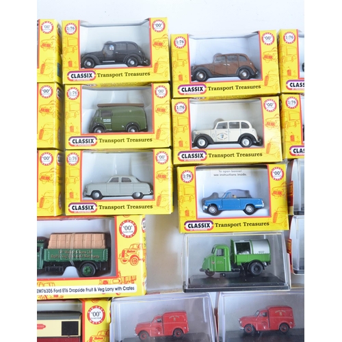 599 - Collection of boxed 1/76 scale (OO gauge) diecast vehicle models from Bachmann Scenecraft, Hornby Sk... 