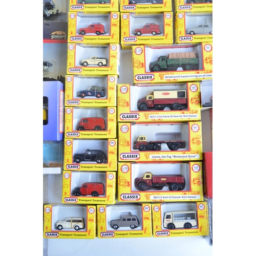 599 - Collection of boxed 1/76 scale (OO gauge) diecast vehicle models from Bachmann Scenecraft, Hornby Sk... 