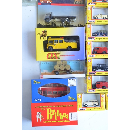 599 - Collection of boxed 1/76 scale (OO gauge) diecast vehicle models from Bachmann Scenecraft, Hornby Sk... 