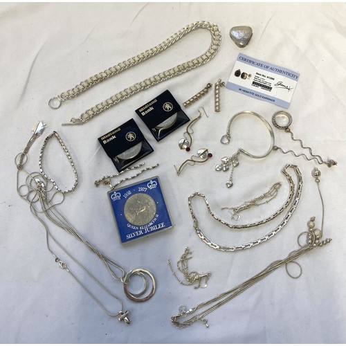 17 - Collection of silver jewellery, including earrings, bracelets, rings etc. 9.19ozt, and five silver c... 