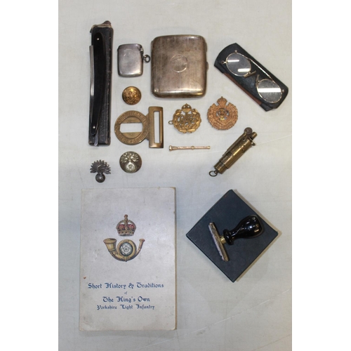 224 - Collection of Medals, military and personal items belonging to 2nd Lieutenant J.E. Cundall. Victory ... 