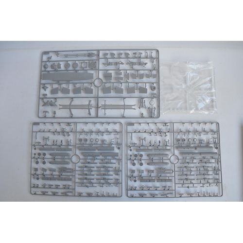 28 - Two unbuilt 1/32 scale Vietnam War era plastic model kits to include a Zoukei-Mura Douglas A-1H Skyr... 