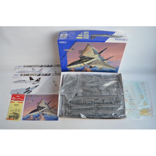 40 - Two unstarted 1/48 scale modern highly detailed model kits from Great Wall Hobby (GWH) to include a ... 