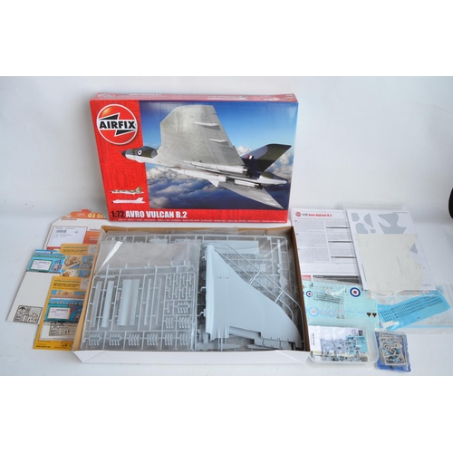 47 - Collection of 1/72 scale aircraft models to include an Airfix Avro Vulcan (please note some parts re... 