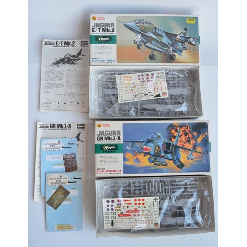 47 - Collection of 1/72 scale aircraft models to include an Airfix Avro Vulcan (please note some parts re... 