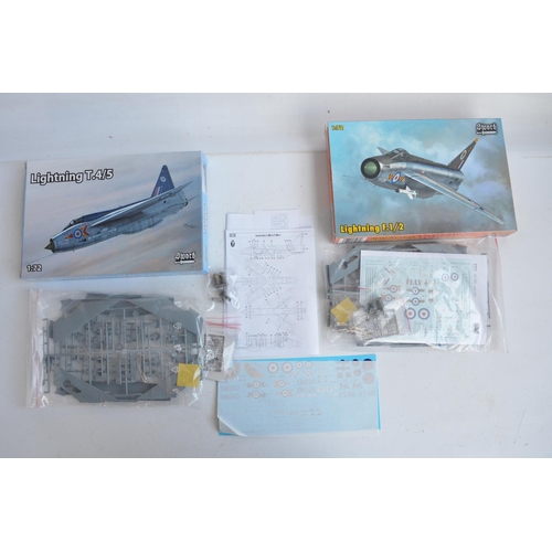 47 - Collection of 1/72 scale aircraft models to include an Airfix Avro Vulcan (please note some parts re... 