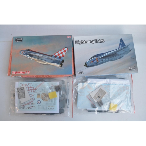 47 - Collection of 1/72 scale aircraft models to include an Airfix Avro Vulcan (please note some parts re... 