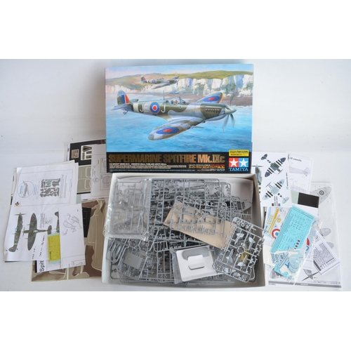 48 - Collection of mostly incomplete and partially built model kits, various scales and manufacturers, a ... 