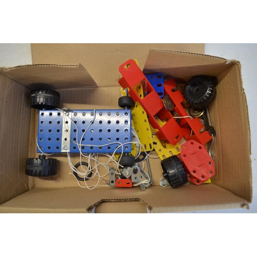 76 - Collection of vintage and modern Meccano including boxed vintage Electrical Outfit set and 2 volumes... 