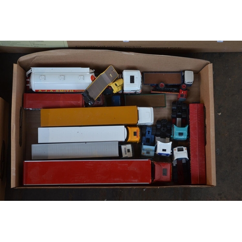 92 - Extensive collection of unboxed model vehicles, mostly diecast, qty, 12 boxes, all A/F