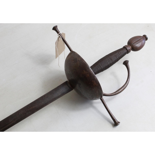 302 - Spanish-style cup rapier with ruled oval pommel. Blade L82cm, cross guard W26cm